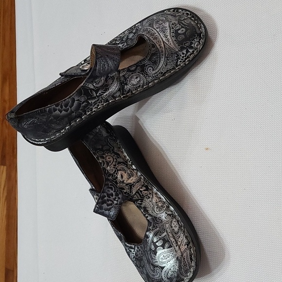 Alegria Womens Mary Janes Shoes Black Silver Floral Paisley   Sz 36/5.5 GUC READ - Picture 11 of 12
